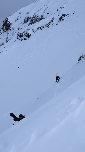 09 Montée à pieds vers le sommet des Hauts Forts